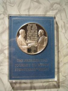 серебрянная медаль Брежнев Никсон 1972