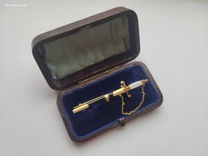 Золотой кортик-булавка в коробочке под миниатюры орденов