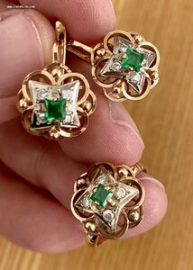 Золотые серьги и кольцо. Бриллианты, изумруды.