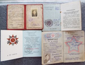 большой комплект документов с удостоверением к Хасану
