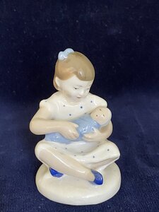 "Девочка с куклой", ЛФЗ.