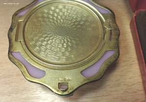 Пудреница Серебро 875 пробы в виде ракушки в родной коробочк