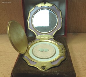 Пудреница Серебро 875 пробы в виде ракушки в родной коробочк