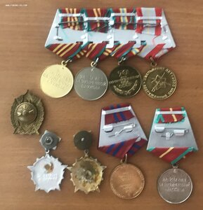 Комплект медалей и значков с доками, 13 штук