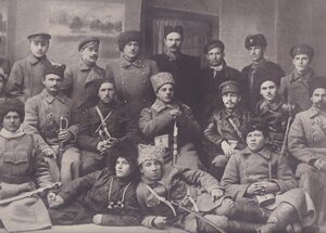 Реввоенсовет и комсостав 10-й армии. Царицын. 1918 год.