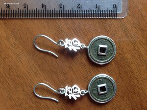 Серебряные серьги с бронзовыми монетками, Китай