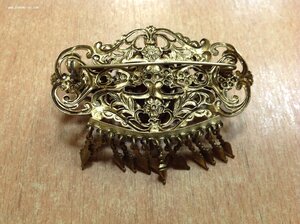 Брошка красивая с красными каменьями