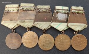 За оборону Ленинграда 5 штук.