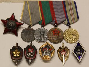 Группа с почетным сотрудником Госбезопасности.