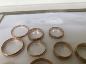 Абсолютно новые обручальные российские золотые кольца лотом.