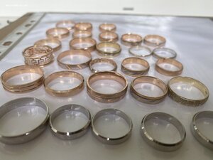 Абсолютно новые обручальные российские золотые кольца лотом.