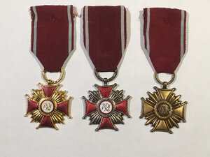 Польский крест «За заслуги» 1,2,3 степень.