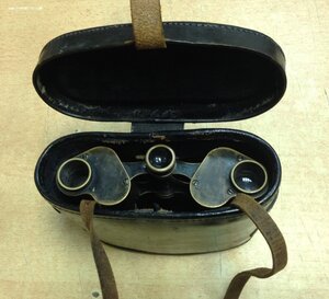 Бинокль Carl Zeiss в футляре из кожи