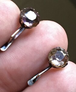 Довоенные золотые серьги с камнями.