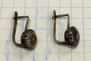 Довоенные золотые серьги с камнями.