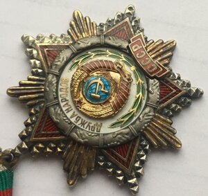 Дружба народов и Революция на одного