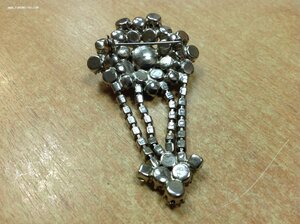 Брошь со стразами Красота.. играет