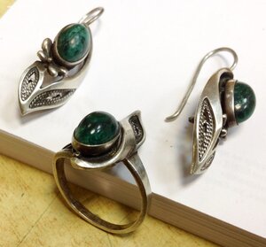 Набор Перстень и сережки Серебро 925 со звездой СССР Зеленые