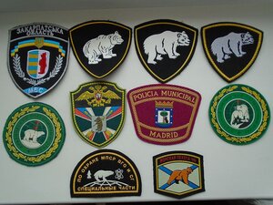 18 нарукавных шевронов с изображений медведей.