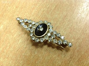 Красивая брошь со стразами и чёрной вставкой Серебро 875