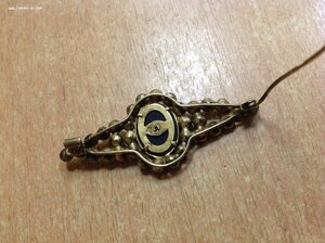 Красивая брошь со стразами и чёрной вставкой Серебро 875