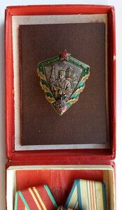 Комплект пограничника МГБ, медали, знак, документы.