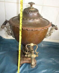 Самовар на спиртовке старинный.