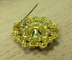 Брошка со стразами времён СССР золоченая