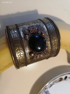 Старинный браслет с чёрным камнем