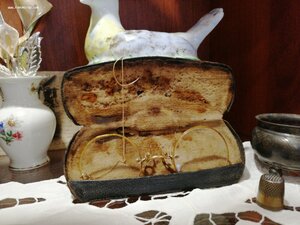 ПЕНСНЕ, роговая оправа, родной чехол