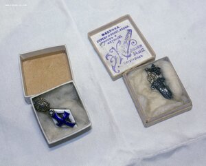 Жетон училища КОРТМАН и Фрачный знак Университета, коробки