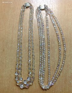 Двое бус красивых