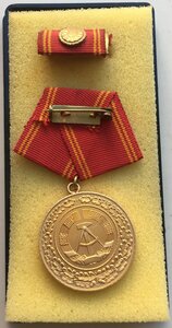 Две медали МВД ГДР с грамотами на лейтенанта полиции