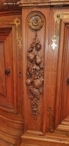 Крутой старинный буфет