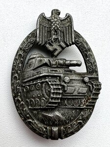 Знак «За танковую атаку» на подлинность и оценку.