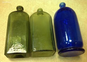 3 старинных бутылки