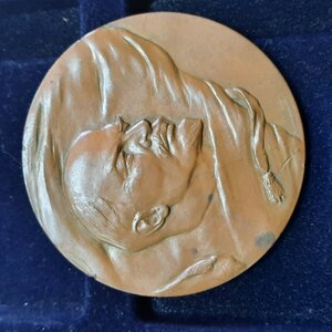 Настольная медаль Ленин жив вечно