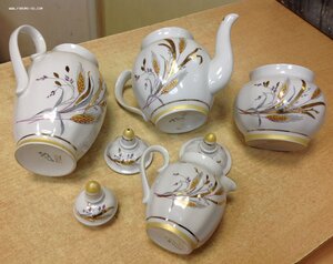 Набор-Чайник,кофейник,сахарница,сливочник Дулево