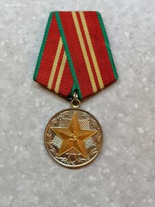 Очень много медалей, колодок и т.д.