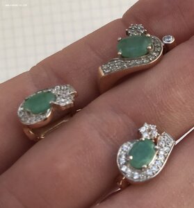 Золотые кольцо и серьги с камнями. Золото 585 проба.