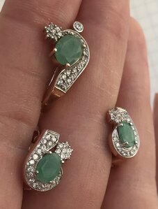 Золотые кольцо и серьги с камнями. Золото 585 проба.