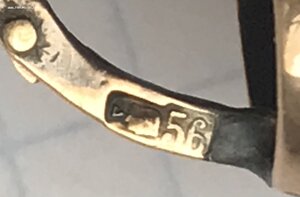 Золотые серьги 56 пробы. Белые и голубые камни