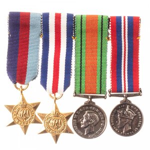 Великобритания. группа наград ВМВ с миниатюрами