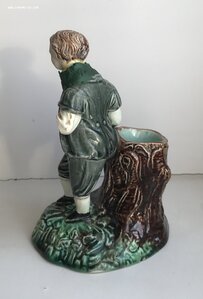 Фарфоровая статуэтка «Мальчик с виноградом». Кузнецов.