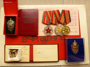 Группа знаков с Почётным сотрудником Госбезопасности