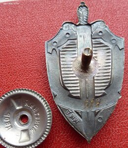 Группа знаков с Почётным сотрудником Госбезопасности