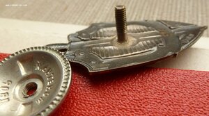 Группа знаков с Почётным сотрудником Госбезопасности