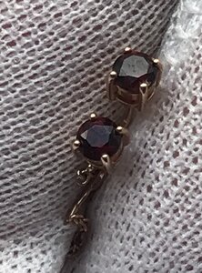 Золотые серьги с натуральным корундом. Золото 585 пробы