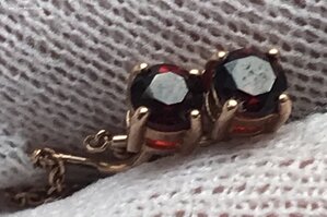 Золотые серьги с натуральным корундом. Золото 585 пробы