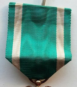 Орден Зол-го кор-на 6 ст. коробка, лента, фрачник,Япония.(3)